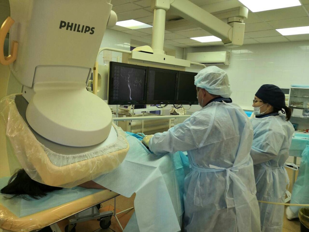 В Калмыцкой ресбольнице впервые провели высокотехнологичные операции на  сосудах головного мозга