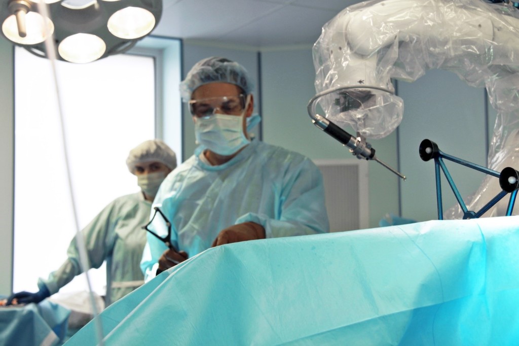 Робот-хирург в операционной: впервые в НМИЦ травматологии и ортопедии ...
