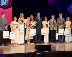 Photo 5411232311753700760 y