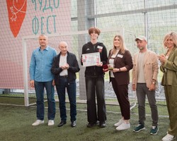 Photo 5249501508586830105 y