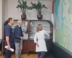 Photo 5248992520602516571 y