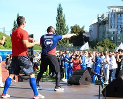 Photo 5337101756045327316 y