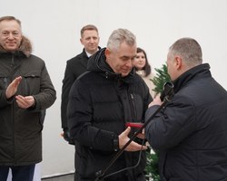 Photo 5377699234334838494 y