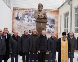 Photo 5377699234334838505 y