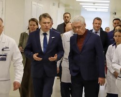 Photo 5447638683646365550 y