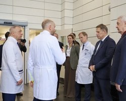 Photo 5447638683646365552 y