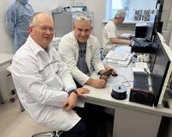 Photo 5271781677208376727 y